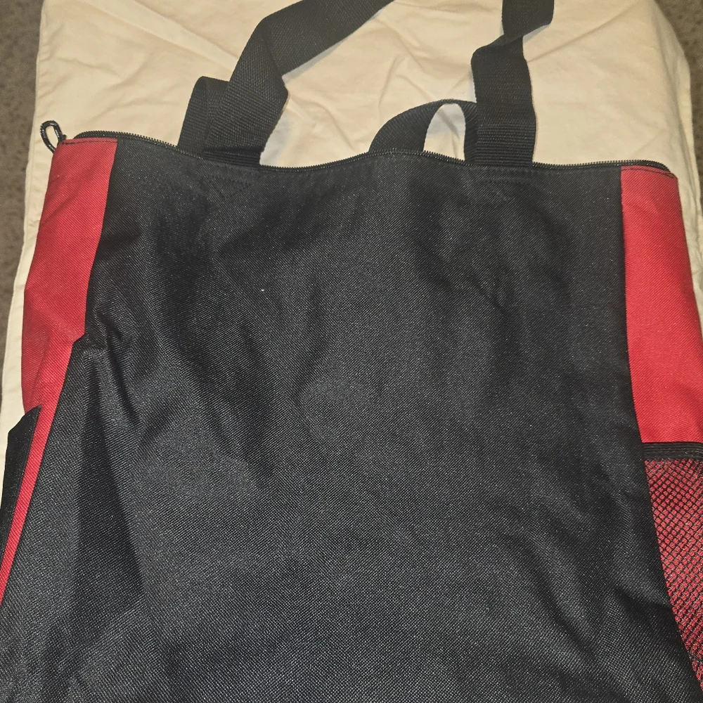 Signature‎ Red and Black Travel Bag Quantas